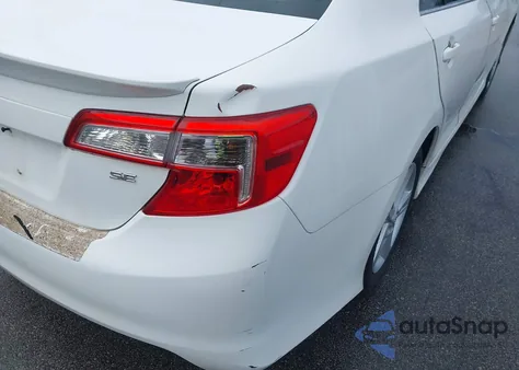 2014 Toyota Camry Se z USA, uszkodzony, nr VIN 4T1BF1FK4EU739728